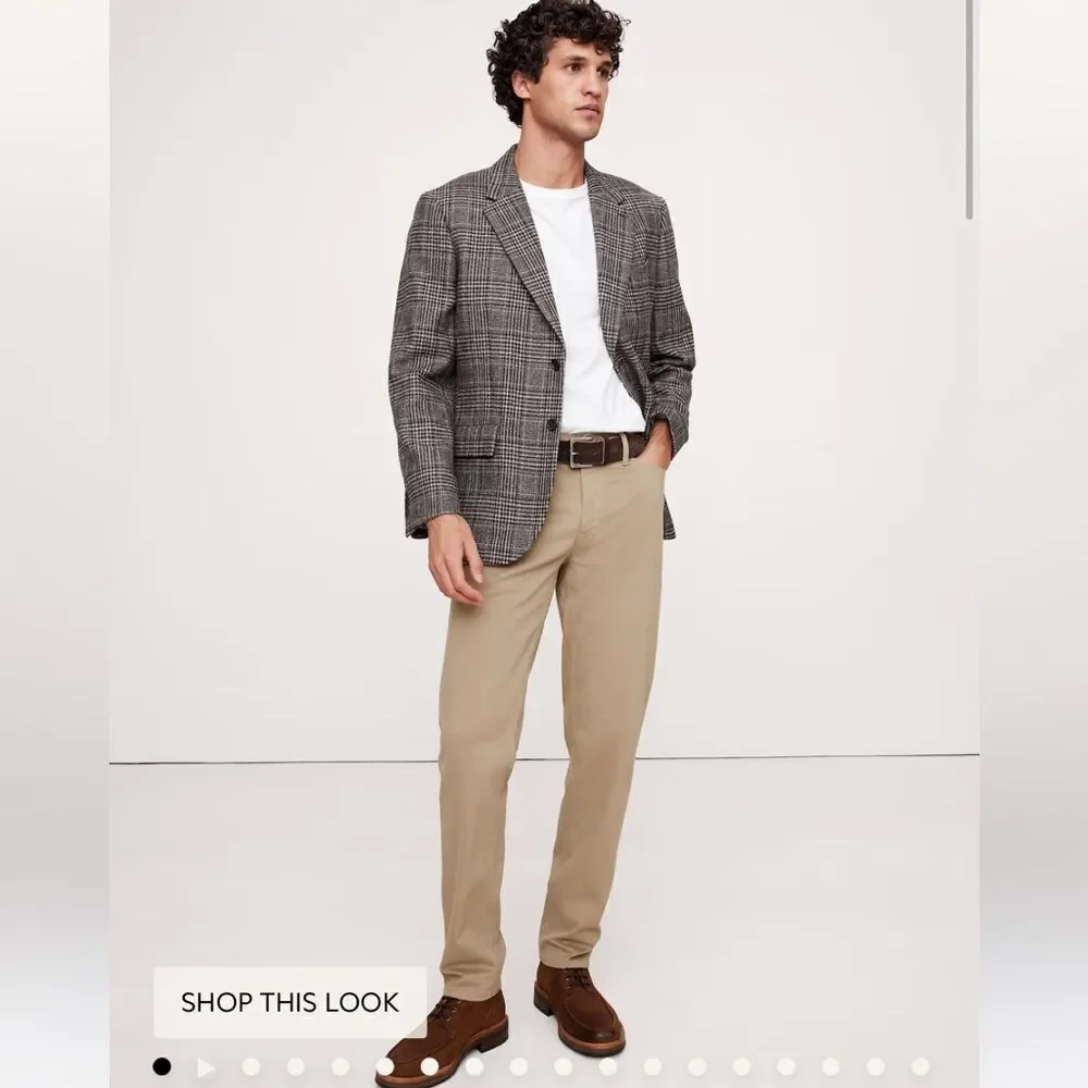 Banana Republic Traveler Athletic Tapered Fit 5 pocket style pants size 30/32.